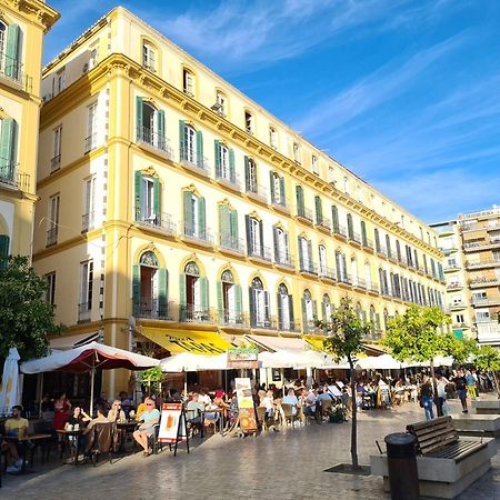 Private Rooms In Historic Building On The Square Malaga Exterior photo