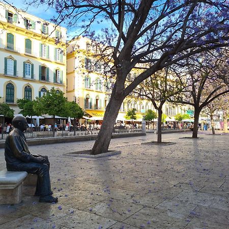 Private Rooms In Historic Building On The Square Malaga Exterior photo