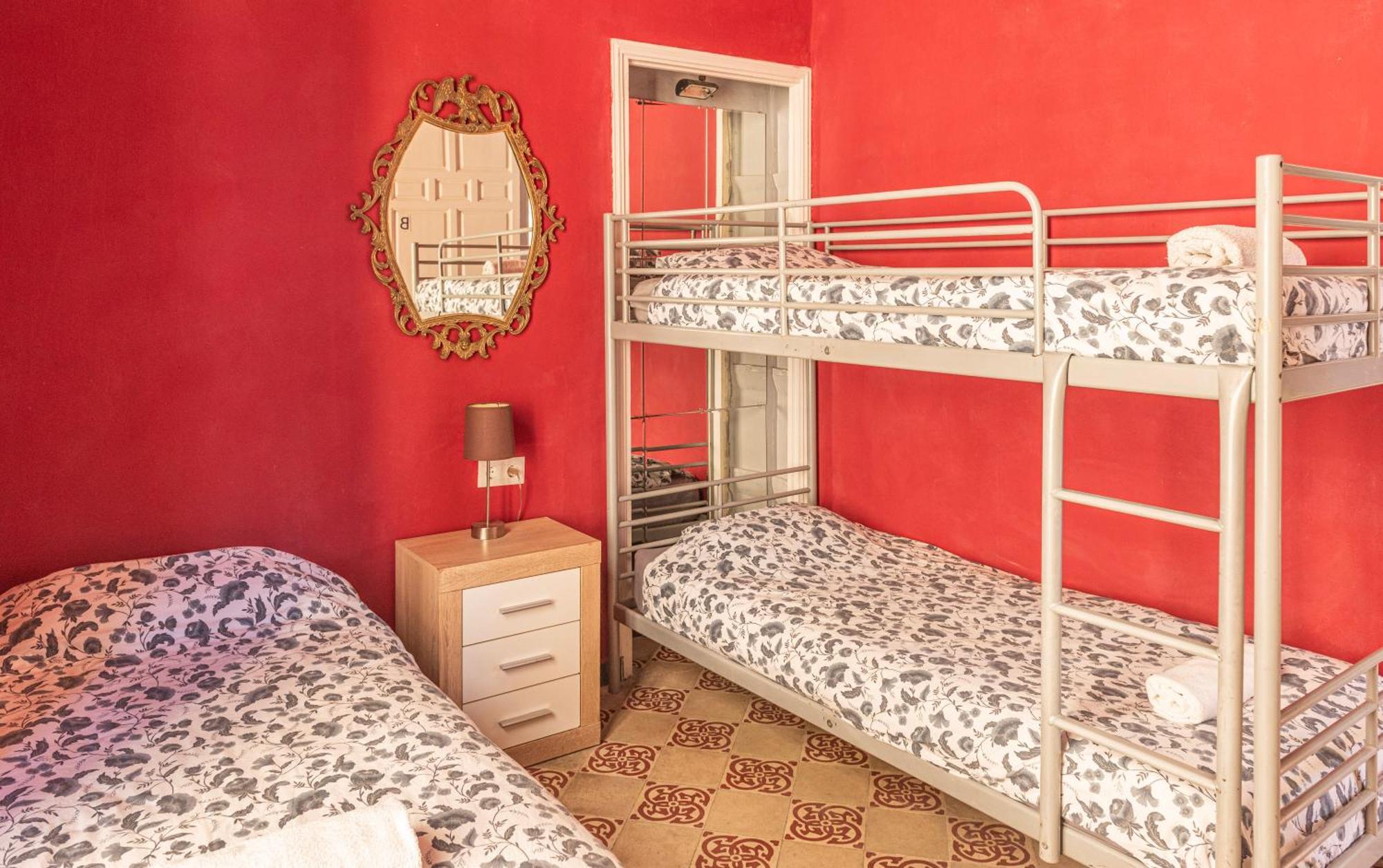 Private Rooms In Historic Building On The Square Malaga Exterior photo