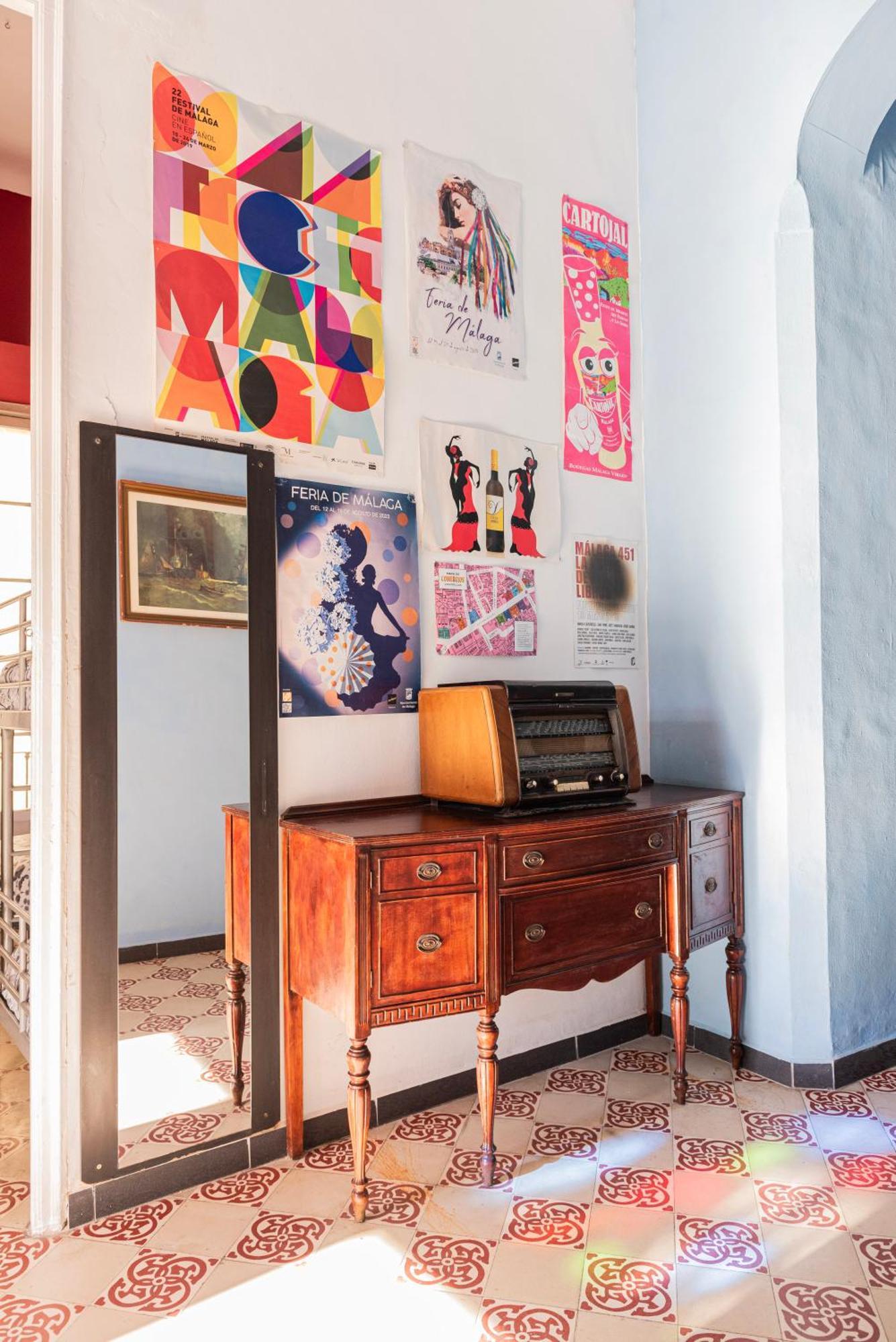 Private Rooms In Historic Building On The Square Malaga Exterior photo