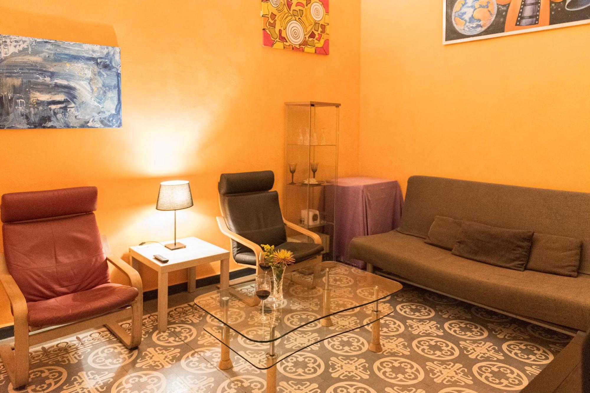 Private Rooms In Historic Building On The Square Malaga Exterior photo