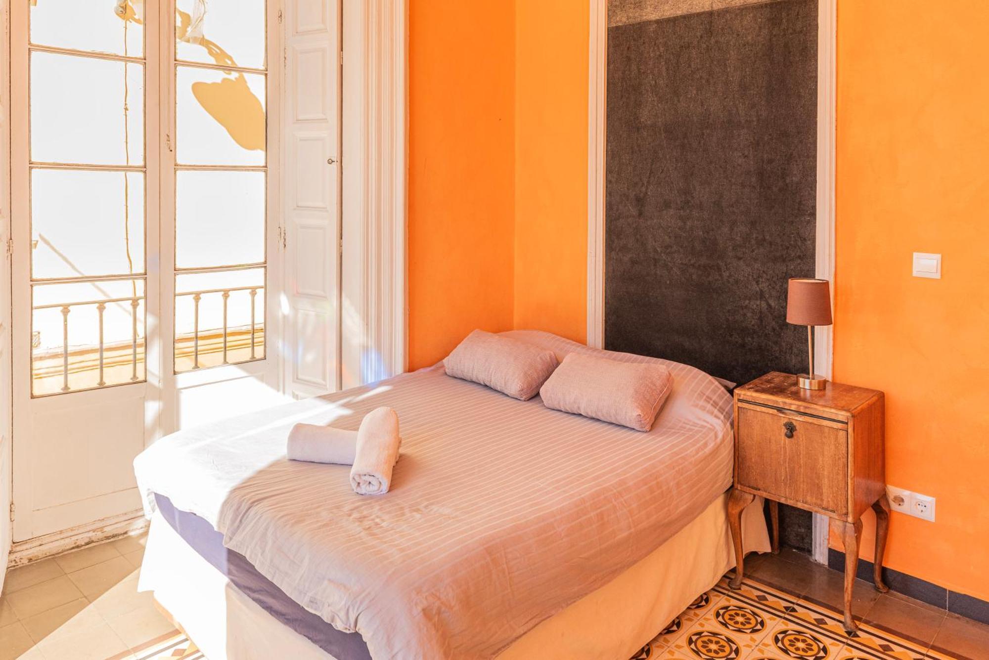 Private Rooms In Historic Building On The Square Malaga Exterior photo