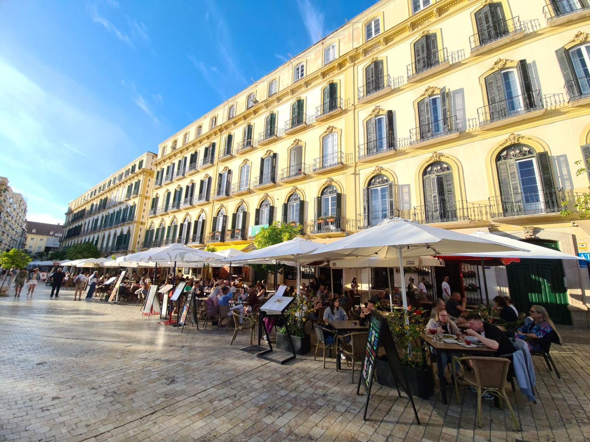Private Rooms In Historic Building On The Square Malaga Exterior photo